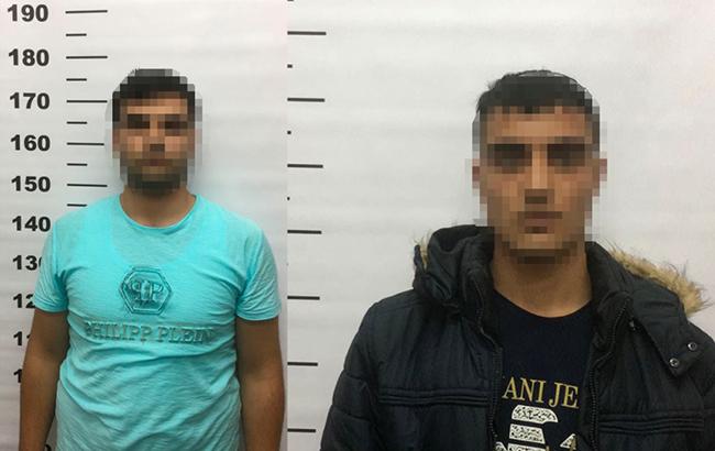 У трьох громадян Туреччини на кордоні виявили підроблені паспорти