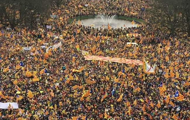Митинг в Брюсселе: 45 тысяч людей призывают ЕС поддержать Каталонию