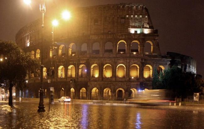 В Риме из-за сильного дождя и града закрыли метро