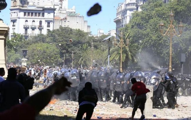В столице Аргентины в ходе протестов пострадали более 160 человек