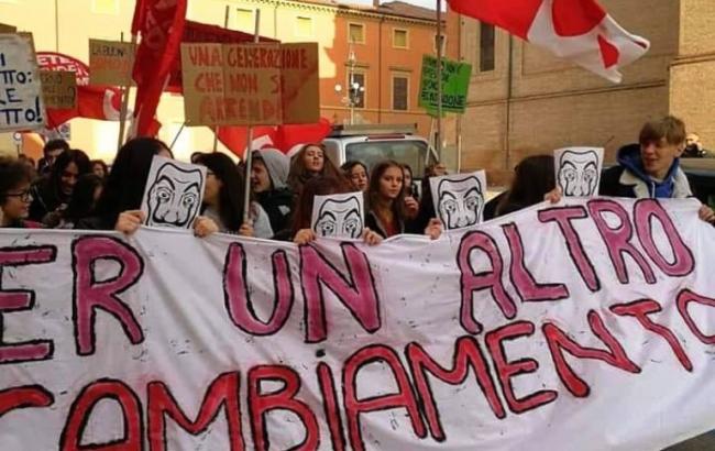 Антиправительственные протесты устроили студенты в 70 городах Италии