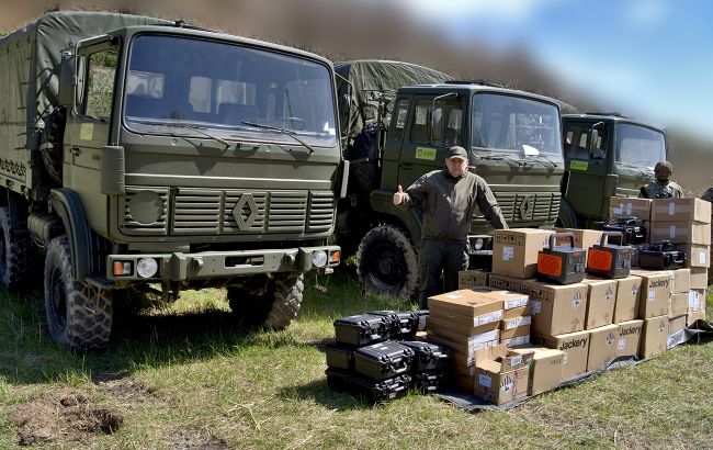 Техніка та подарунки: українські захисники показали Великодні вітання від Дніпра