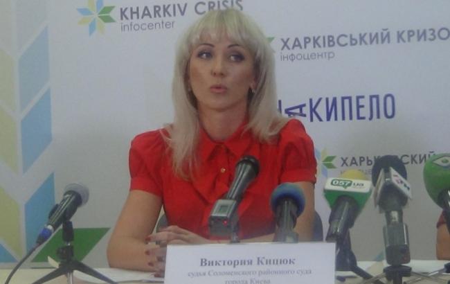 Киевская судья устроила разборки с копами на дороге и вызвала на "подмогу" друзей