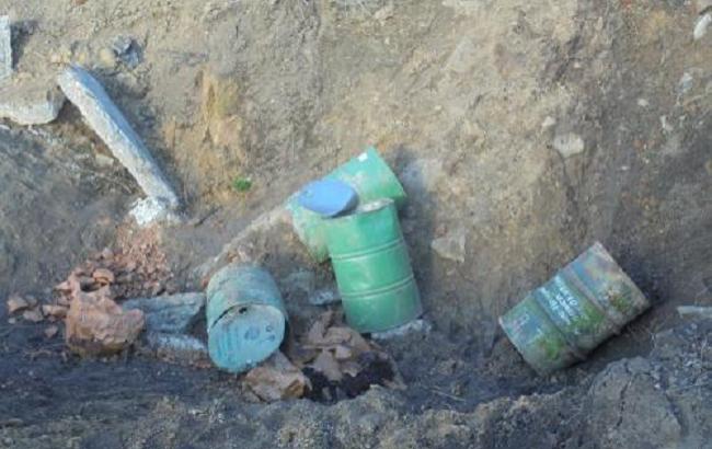 У Чернігівській області виявили бочки з хімікатами