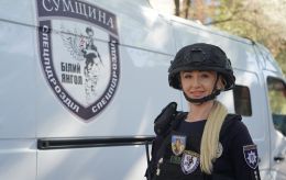 "Кожна поїздка може бути останньою": історія поліцейської з групи евакуації на Сумщині