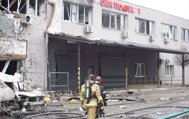 В Киевской области в результате удара РФ повреждено отделение "Новой Почты"