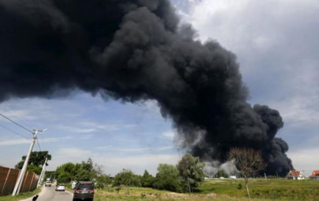 Пожежа на нафтобазі під Києвом: онлайн-трансляція з місця подій
