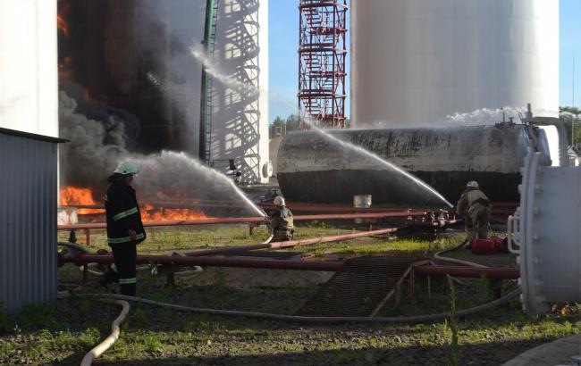 На нафтобазі під Києвом ДСНС розпочала локалізацію пожежі, - Турчинов
