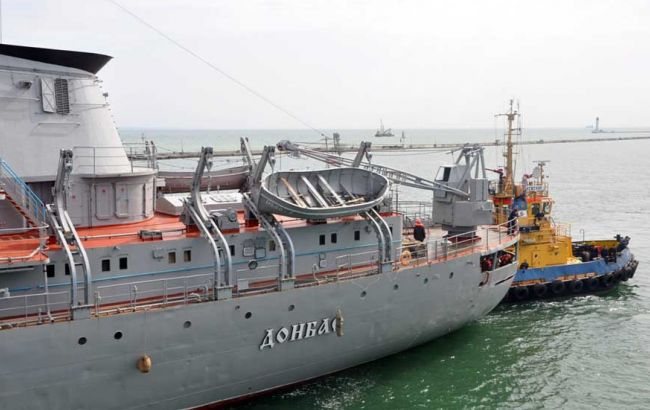 В Одессе горел корабль ВМС Украины "Донбасс"