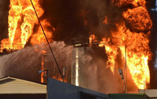Аваков: эпицентр пожара на нефтебазе под Киевом локализован