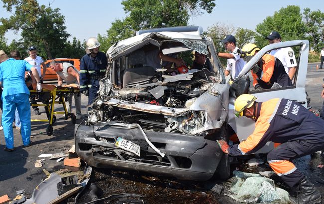 В Николаеве в ДТП микроавтобуса и грузовика погибли 3 человека