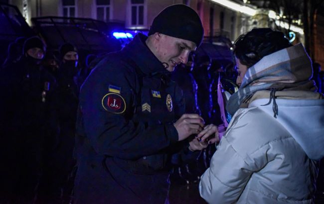 В Одессе боец Нацгвардии сделал предложение любимой в новогоднюю ночь: трогательные фото