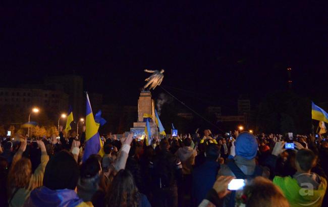 В Харькове разрушены еще два памятника Ленину