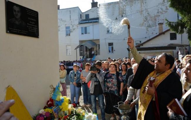 В Черновцах открыли мемориальную доску погибшему бойцу АТО