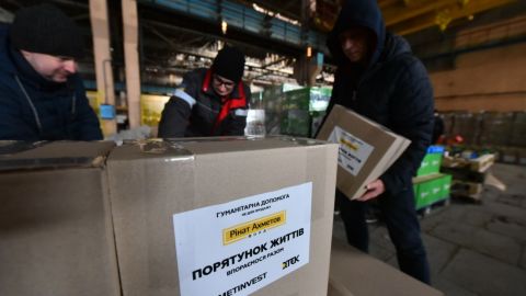 У Нікополь привезли продукти від Фонду Ахметова