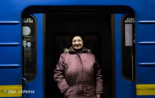 Истории из "подземки". Как живут и о чем мечтают люди в киевском метро