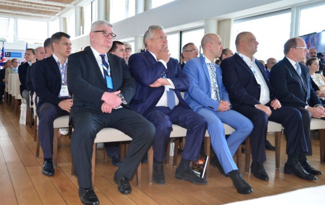 Квасьневский, Фишер и Байден приняли участие в форуме Злочевского в Монако