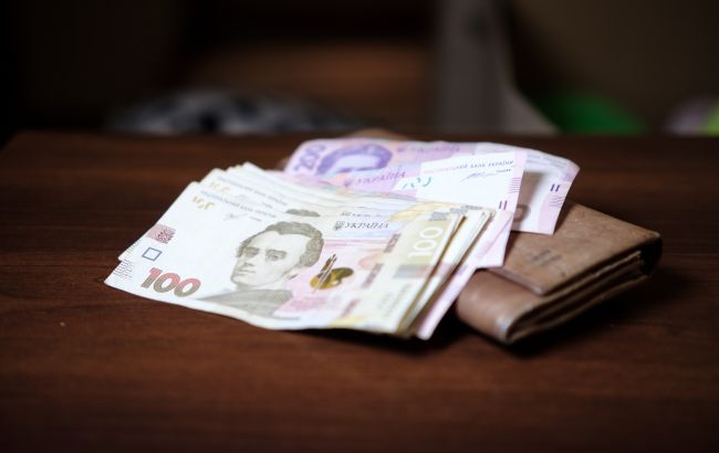 Номінальні зарплати в Україні наблизились до рівня минулого року, реальні - істотно знизились