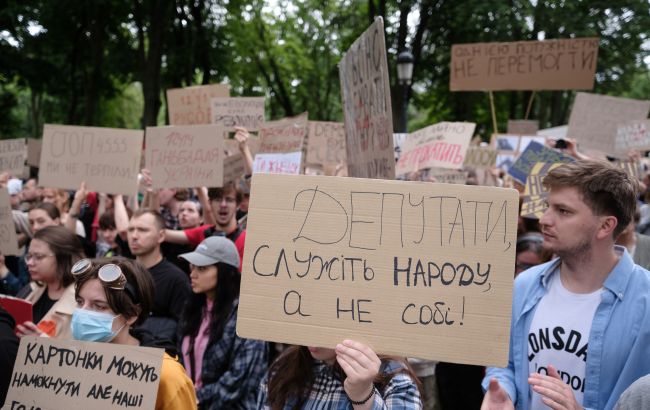 Можно ли критиковать власть во время войны: опрос КМИС