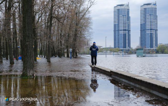Рівень води у Києві продовжує падати, але ще є підтоплення, - КМВА