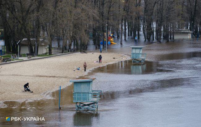 Ситуація з паводком у Києві: рівень води майже не змінився, але ще є підтоплення