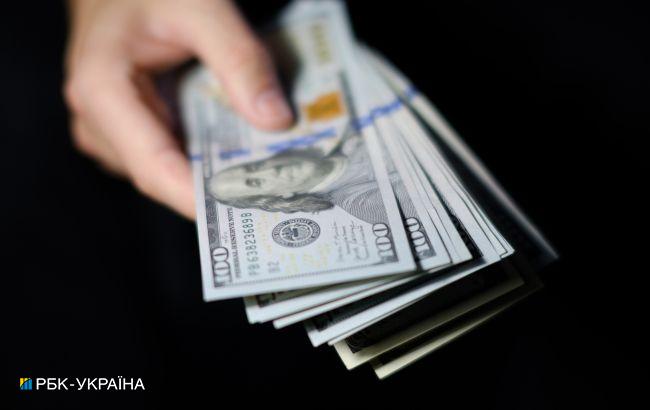 За які доларові купюри банки можуть брати комісію: роз’яснення НБУ