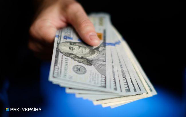 НБУ підвищив офіційний курс долара до максимуму за місяць