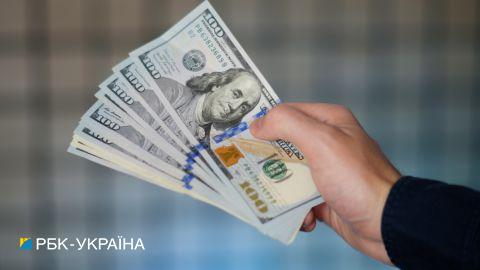 Украинцы в конце 2023 года купили в банках рекордный за 11 лет объем валюты