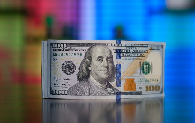 НБУ підвищив знову офіційний курс долара