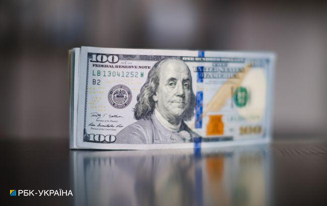 Дефіцит валюти скоротився: НБУ знизив продаж доларів із резервів на чверть