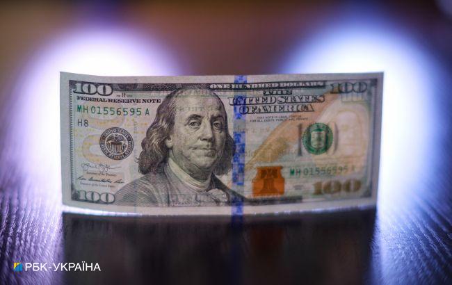 НБУ опустил официальный курс доллара ниже 39 гривен