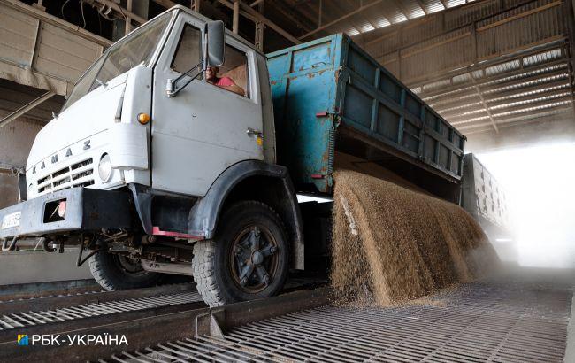 Россия налаживает экспорт похищенного украинского зерна в Китай, - ЦНС