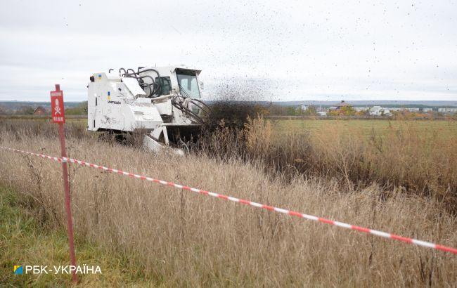 В Харьковской области тракторист подорвался на вражеской мине