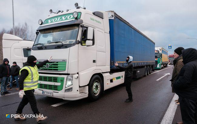 Польские перевозчики снова заблокировали пункт пропуска на границе с Украиной