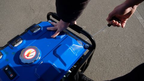 "Старлінки" та генератори звільнили від мита і ПДВ. Зеленський підписав закон