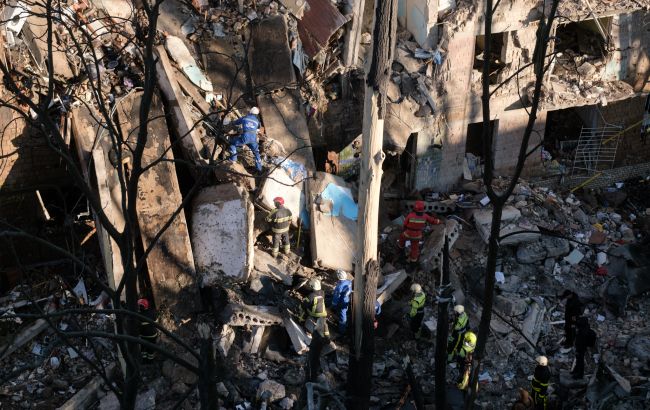 РФ завдала удару по будинку в Києві ракетою з фугасно-осколковою частиною, - МВС