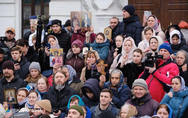 Учасниці провокацій у Лаврі повідомили про підозру: провокувала сутички та заперечувала агресію РФ