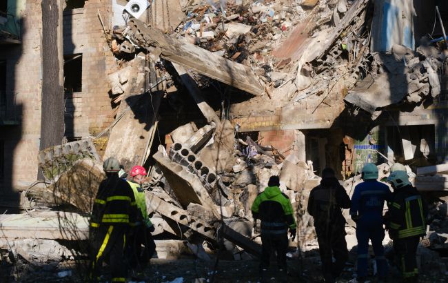 Рятувальна операція на місці удару в Києві завершена: скільки загиблих