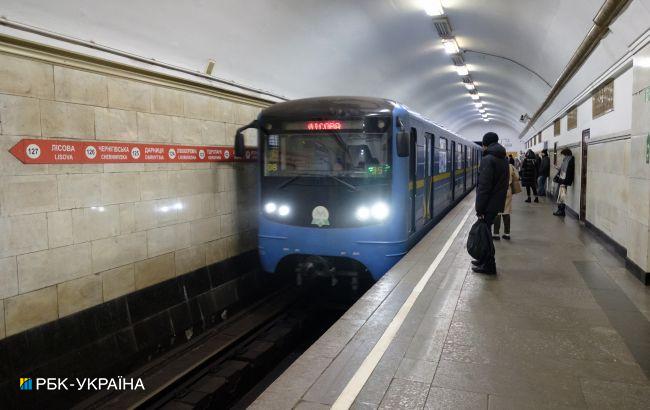 У Києві обмежували роботу метро. На коліях знайшли уламки ракет