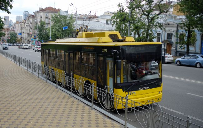 Выгодно только маршрутчикам и таксистам. Зачем в Киеве останавливают транспорт во время тревог