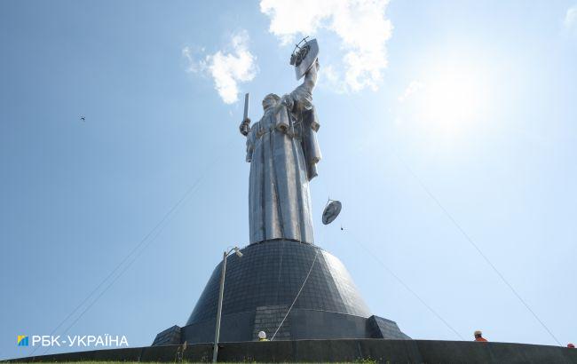 Замена герба СССР на трезубец на монументе "Родина-Мать": как отнеслись украинцы