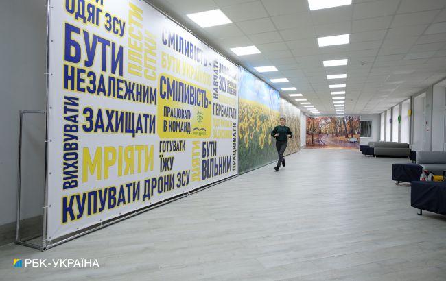 Вчителі та соціальні працівники отримають з міського бюджету премії за роботу на пунктах обігріву, - Кличко