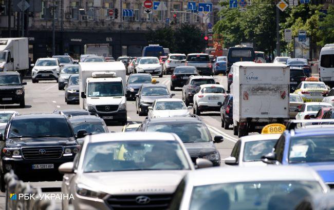 В Україні різко подорожчає видача прав водія, складання іспитів та реєстрація авто