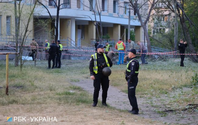 "Укрытие просто не открыли": мужчина потерял жену во время ночной атаки россиян в Киеве