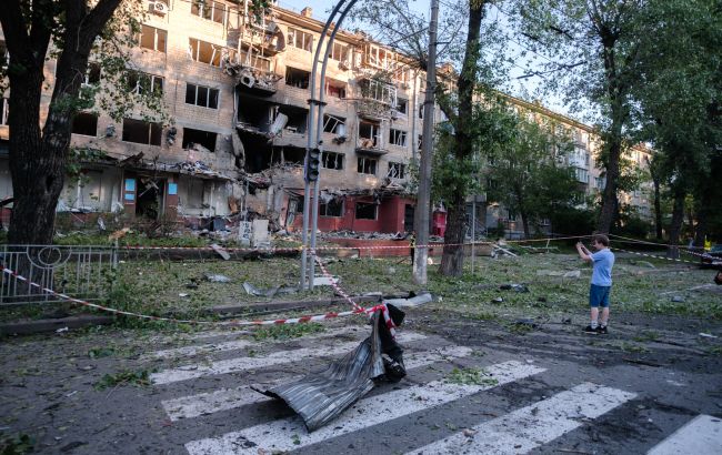 Атака на Киев: в ГСЧС предупредили об угрозе обрушения пятиэтажки после удара РФ