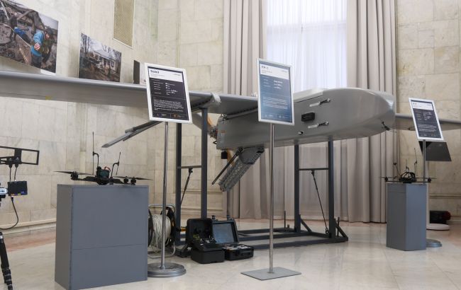 Ударні дрони і САУ. У Києві показали новітню українську зброю (фото, відео)