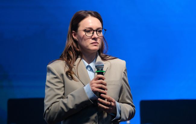 Сложный вопрос: премьер о повышении зарплат учителям в Украине