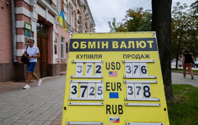 Долар дешевшає: актуальні курси валют в Україні на 19 липня