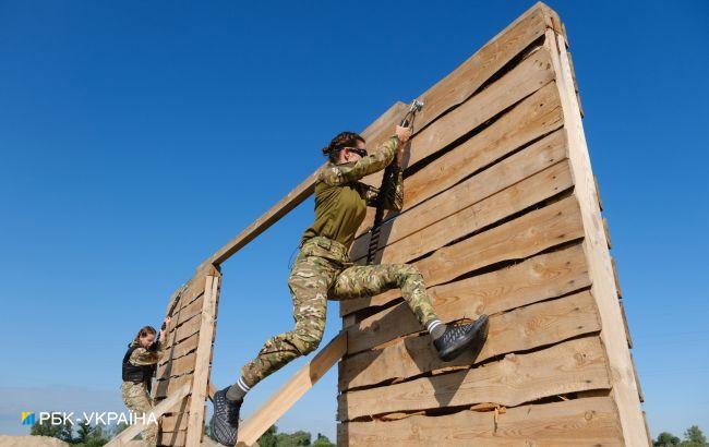 Новий закон про мобілізацію: чи забиратимуть до армії жінок