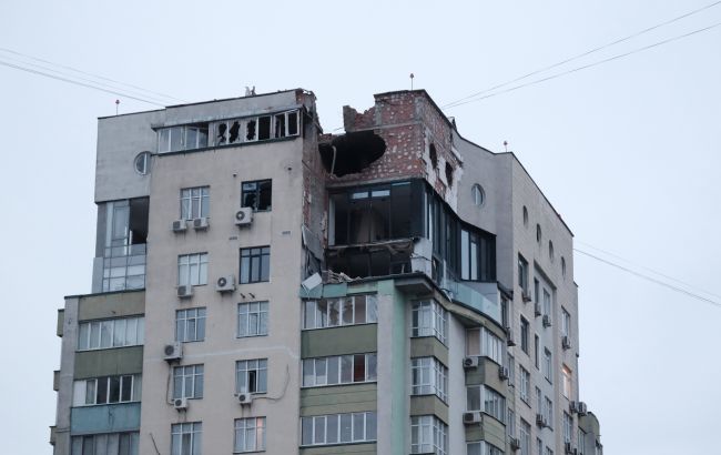 "Мы выжили в аду". В Киеве "шахед" растрощил квартиру украинского ведущего